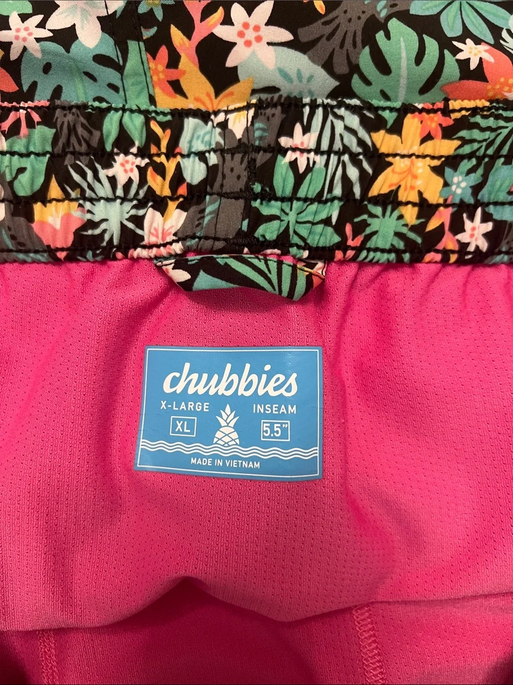 Chubbies 5.5 Inch The Bloomerangs Black Floral Toucan Pink Lined Swim Trunks XL